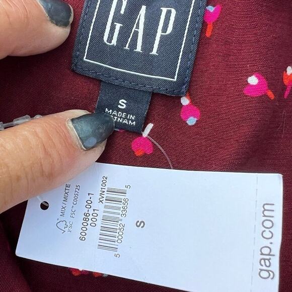 GAP blouse, V-neck, Maroon multicolor short sleeve women's size S, NWT - Picture 7 of 8